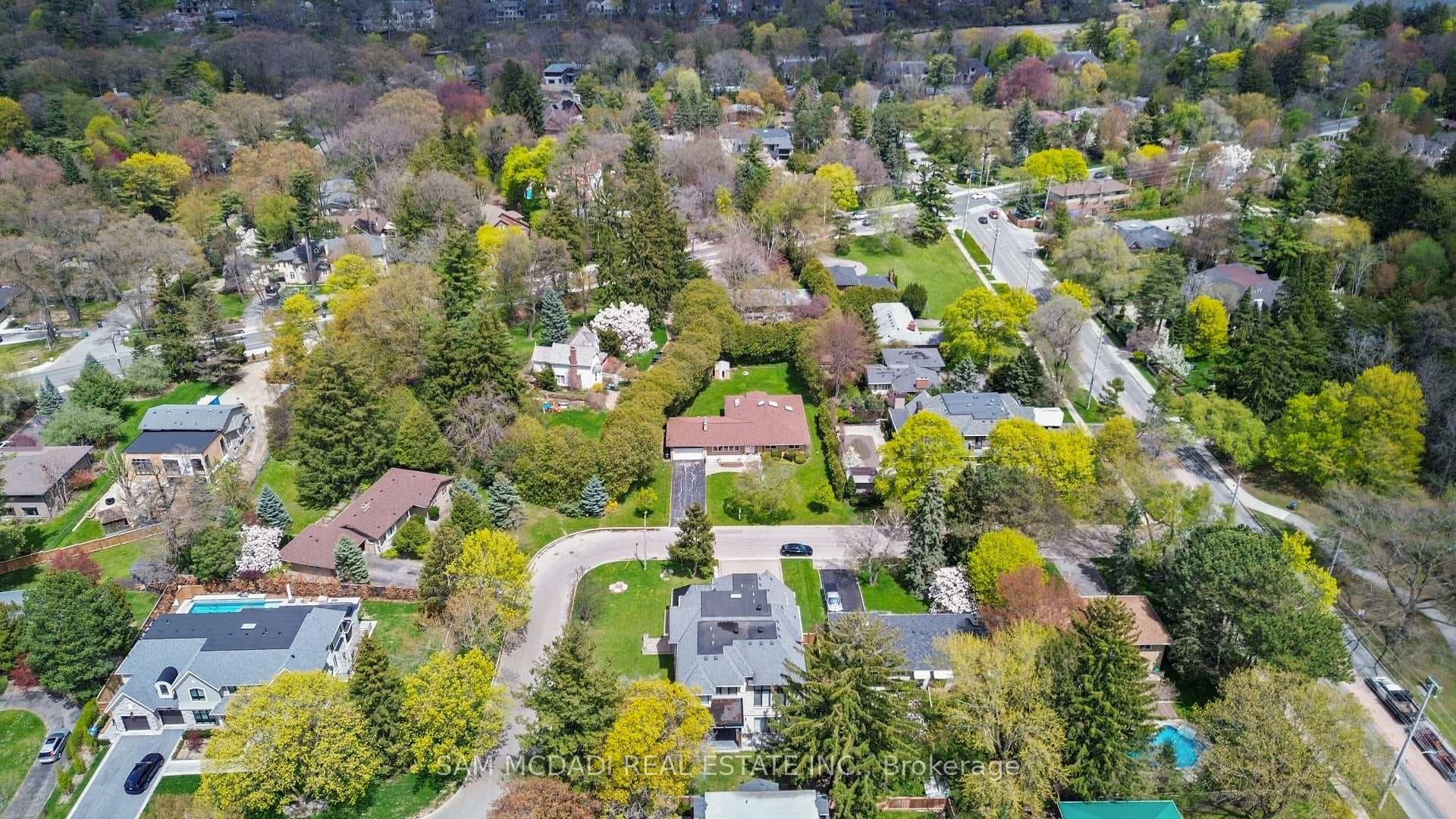 521 Vanessa Crescent photo 38