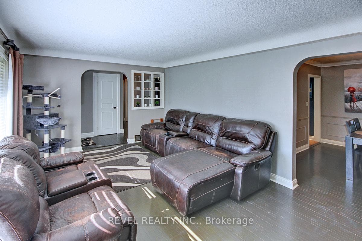 1341 Byron Baseline Road photo 3