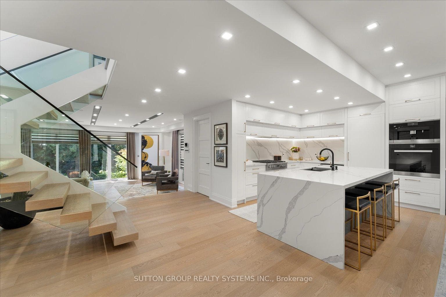 146 Martin Grove Road photo 4