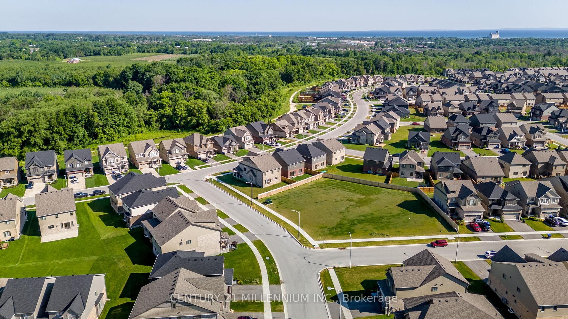 135 Plewes Drive photo 40