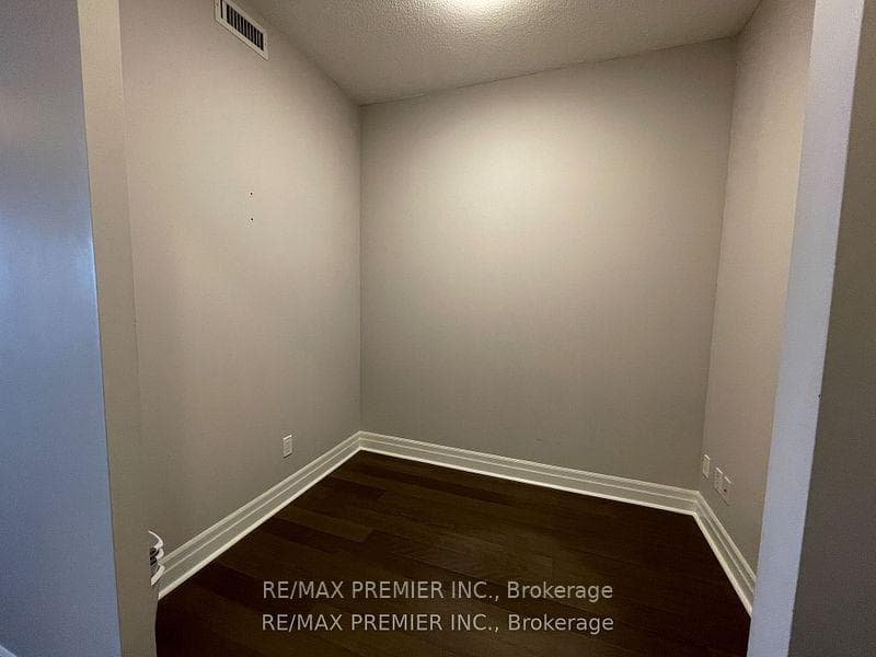 8110 Birchmount Road Unit 506 photo 8