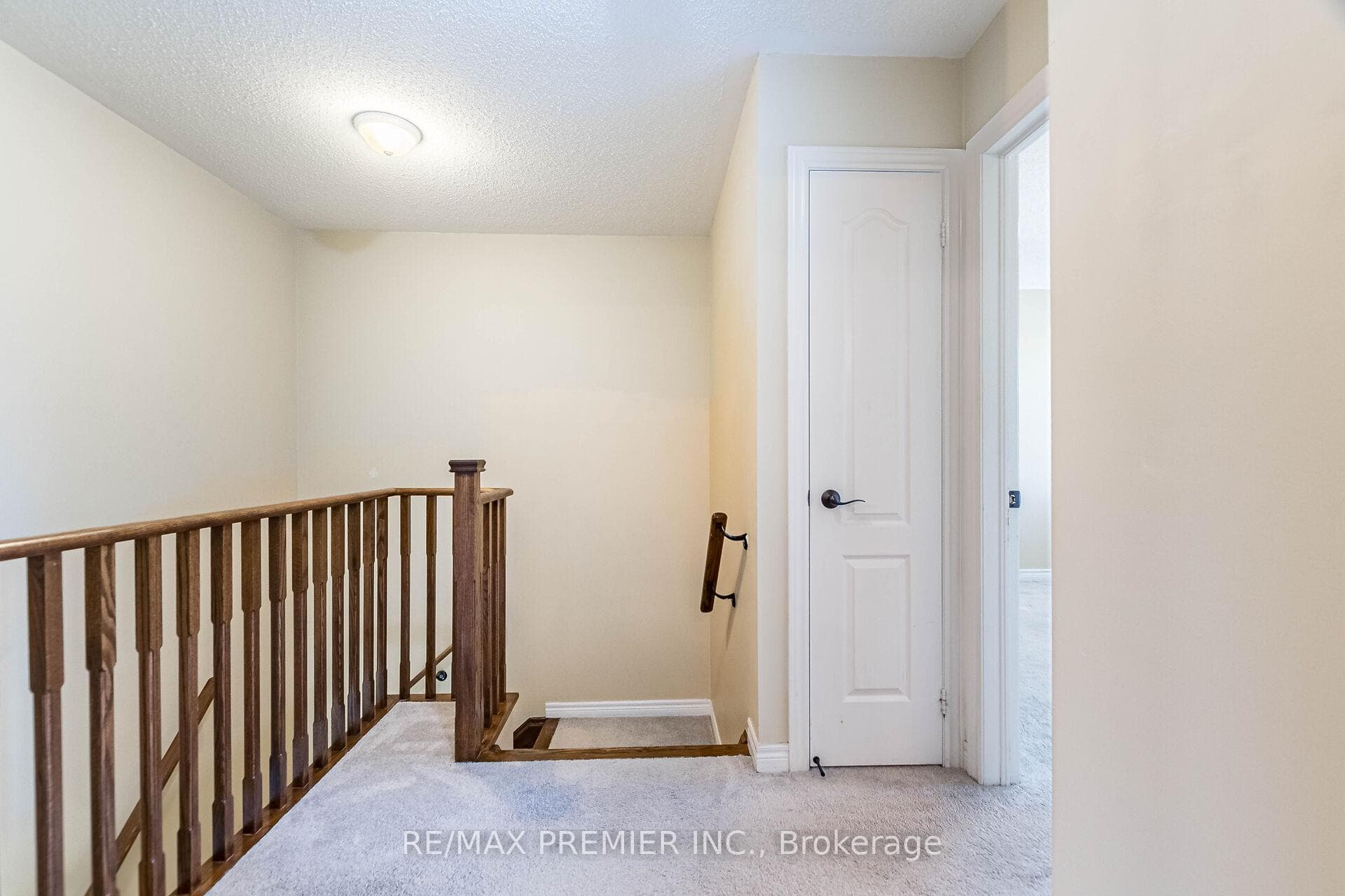 595 Grant Way photo 15