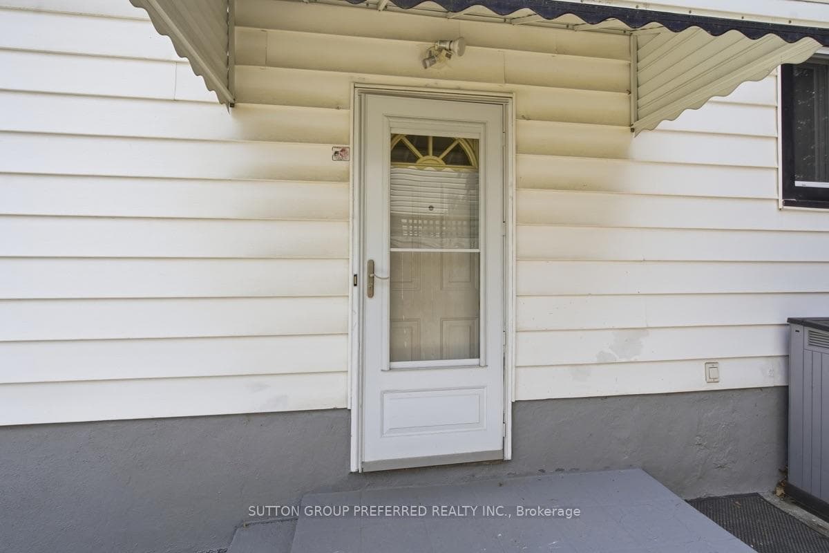 Seperate Side Entrance
