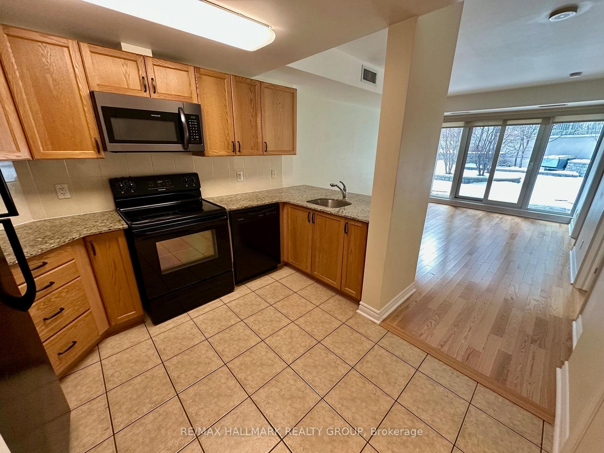 234 RIDEAU Street Unit 209 photo 3