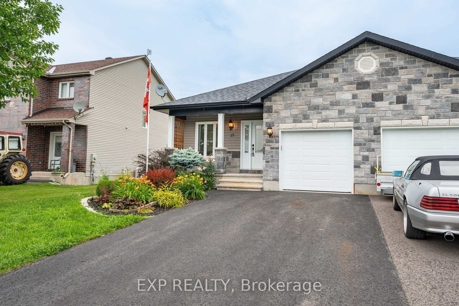 15 Gareau Crescent photo 2