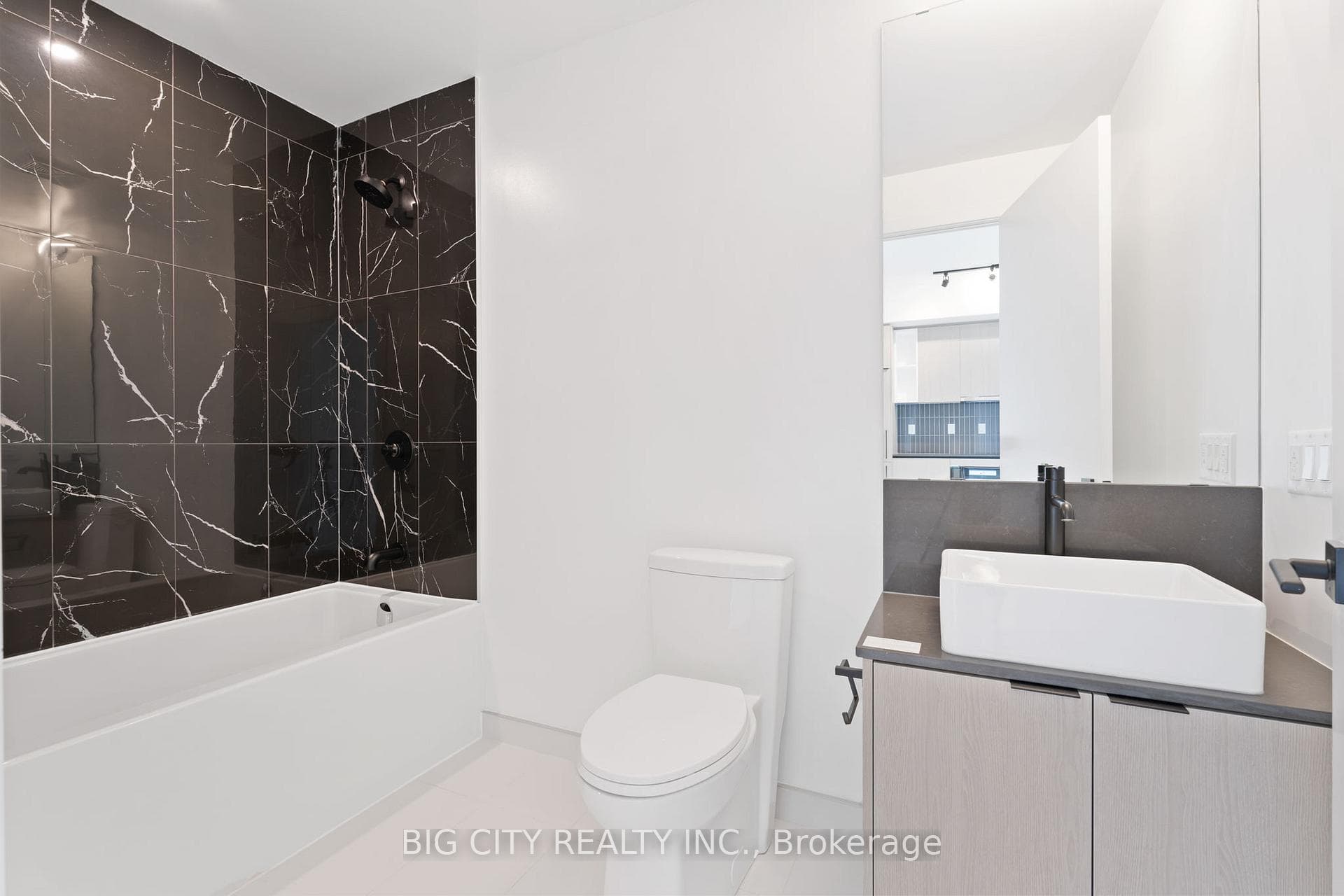 1285 Dupont Street Unit 810 photo 10