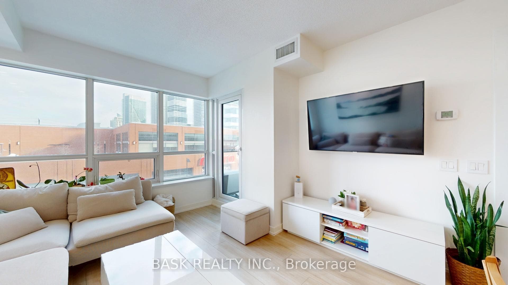 2220 Lake Shore Boulevard Unit 406 photo 8