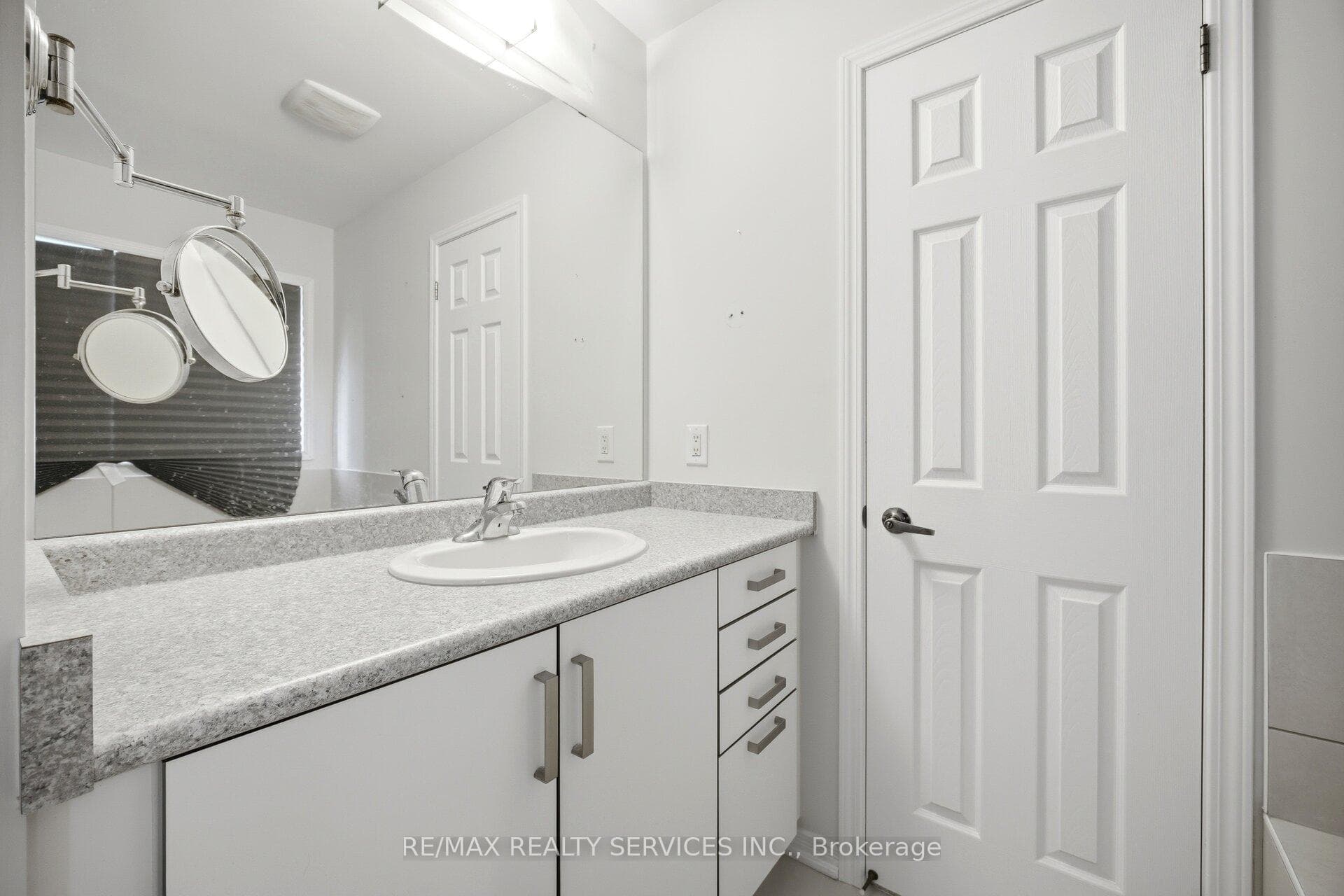 144 Baffin Crescent photo 25