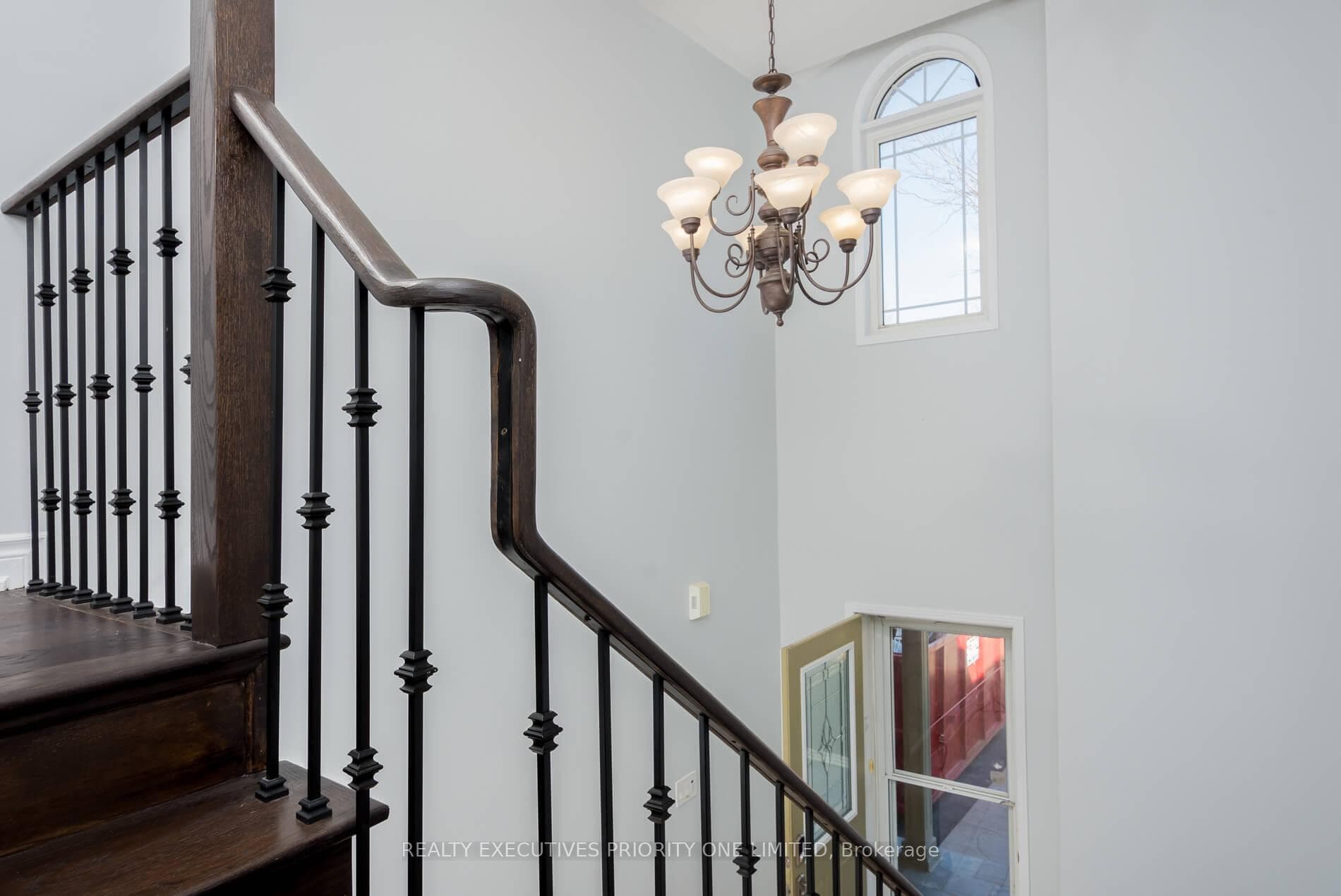 82 Blackthorn Drive photo 13