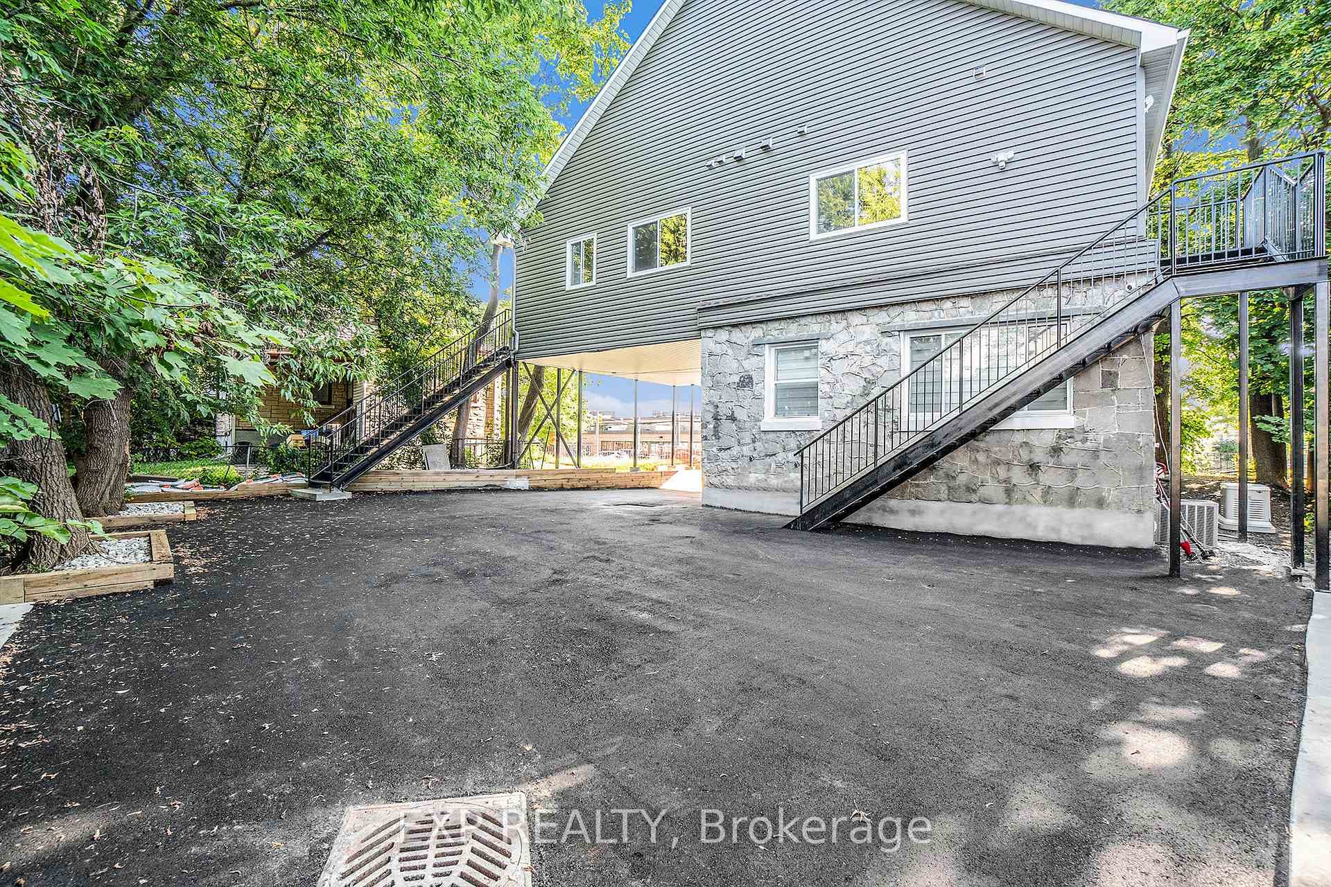 838 St. Laurent Boulevard Unit 3 photo 16