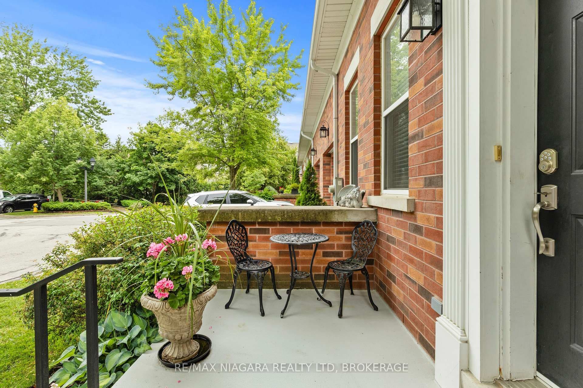 481 Victoria Street Unit 3 photo 4