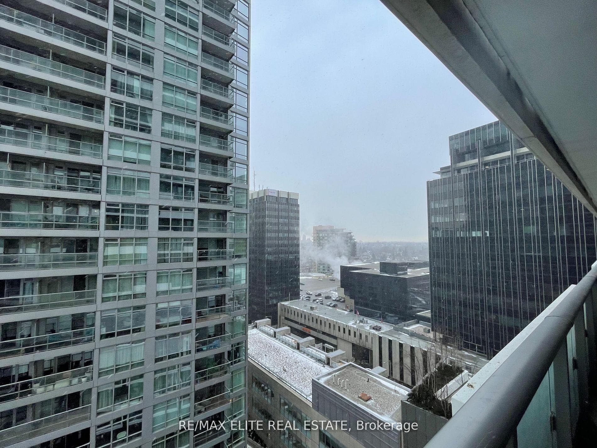 2221 Yonge Street Unit 1105 photo 9