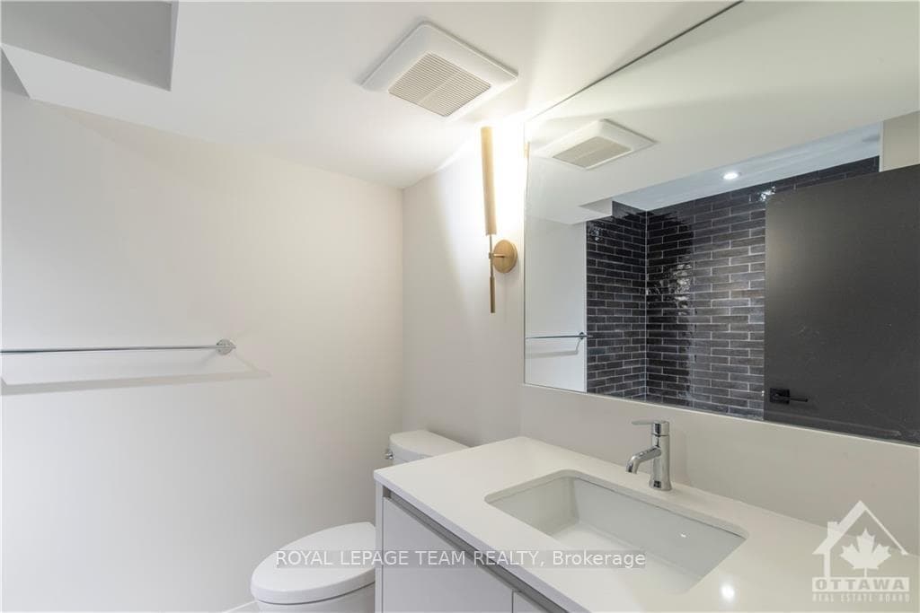 40 KENORA Street Unit B photo 27