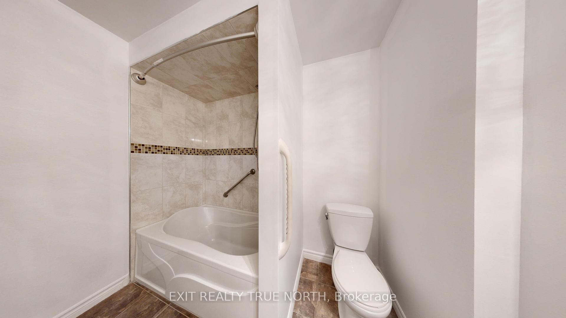 2527 Kingsberry Crescent photo 17