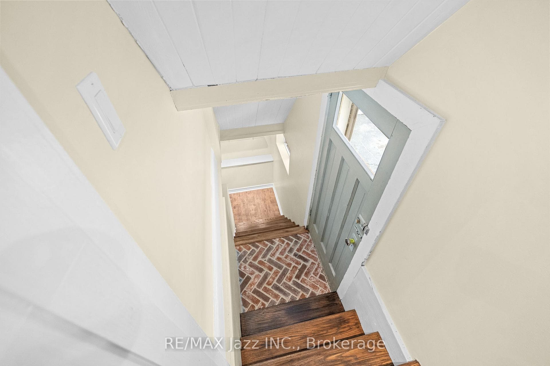 477 Masson Street photo 38