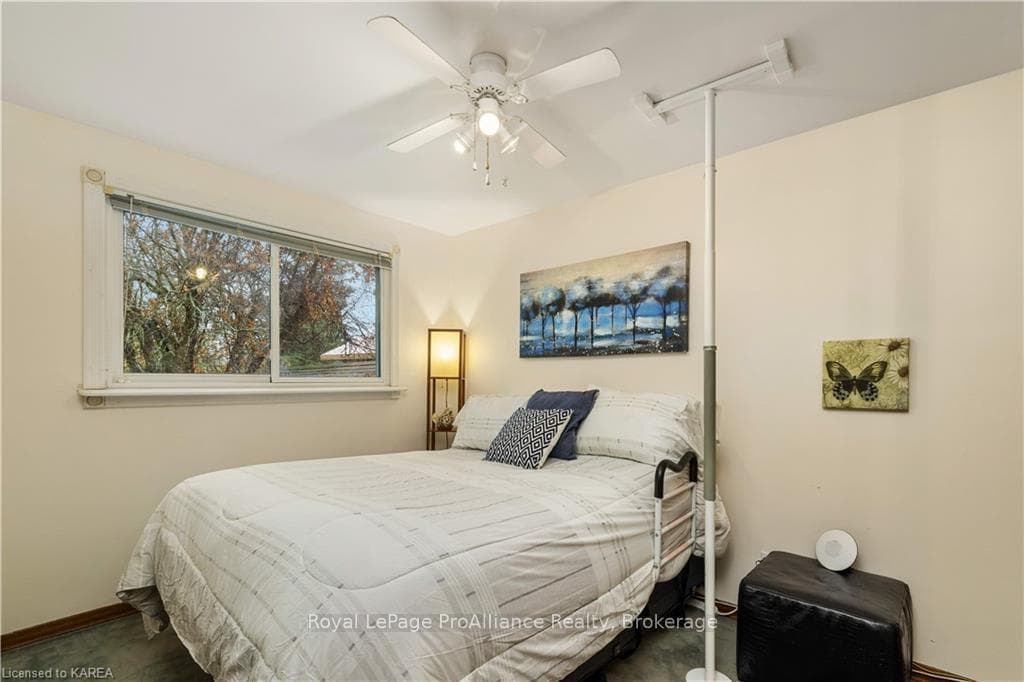 8 MONTGOMERY Boulevard photo 26