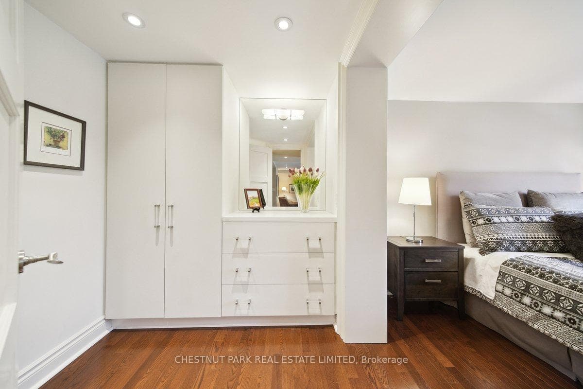 70 Inglewood Drive photo 25