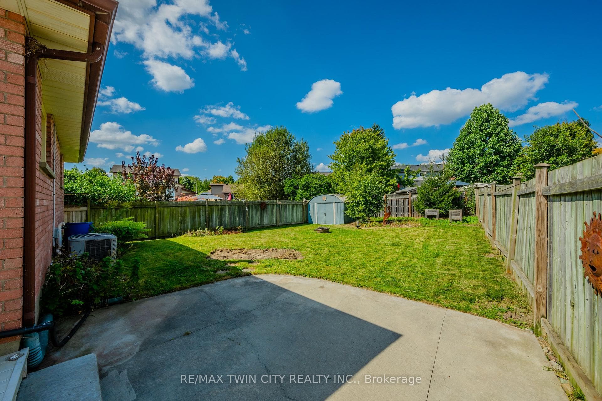 79 ERINBROOK Drive photo 28