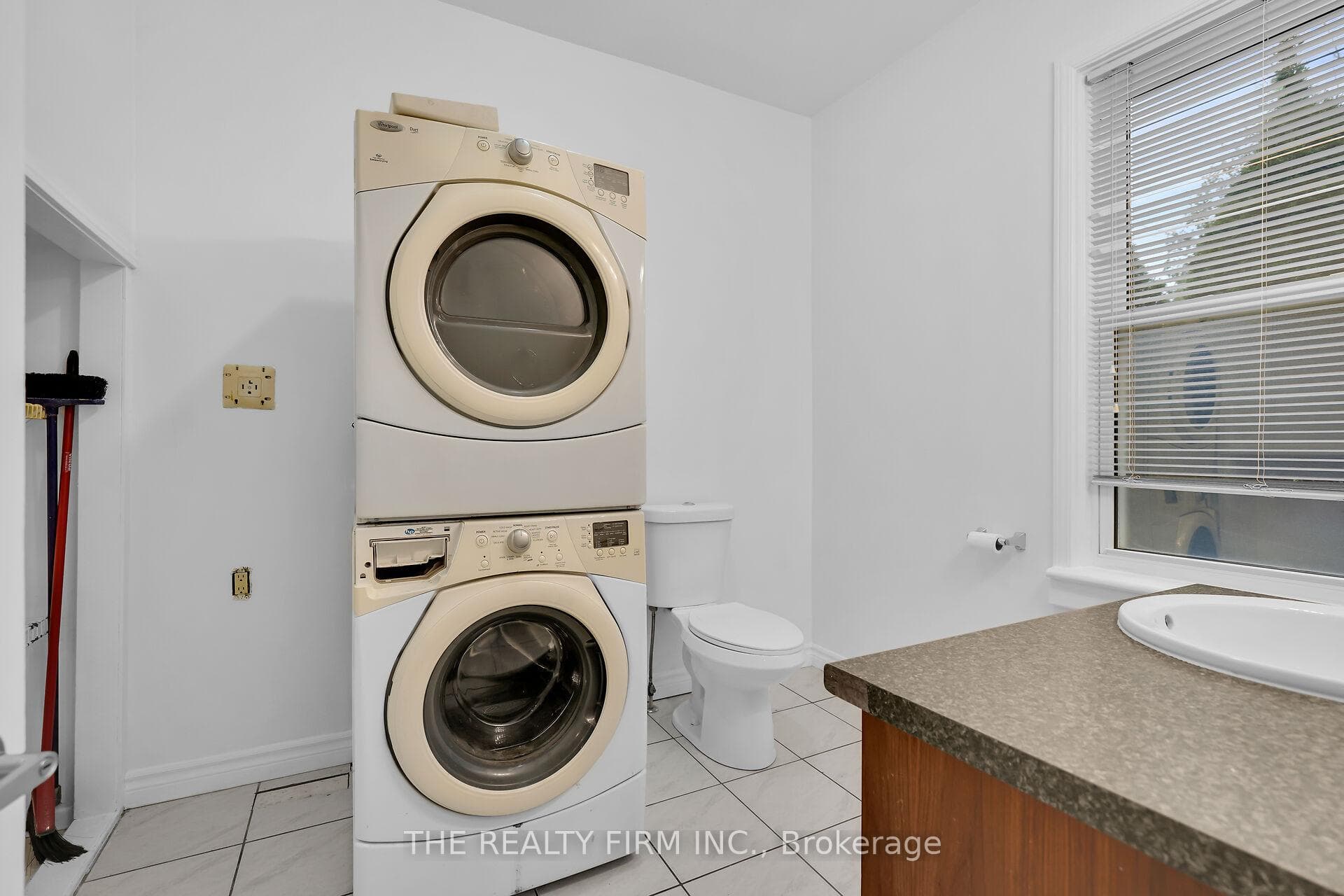 893 Queens Avenue Unit MAIN photo 11