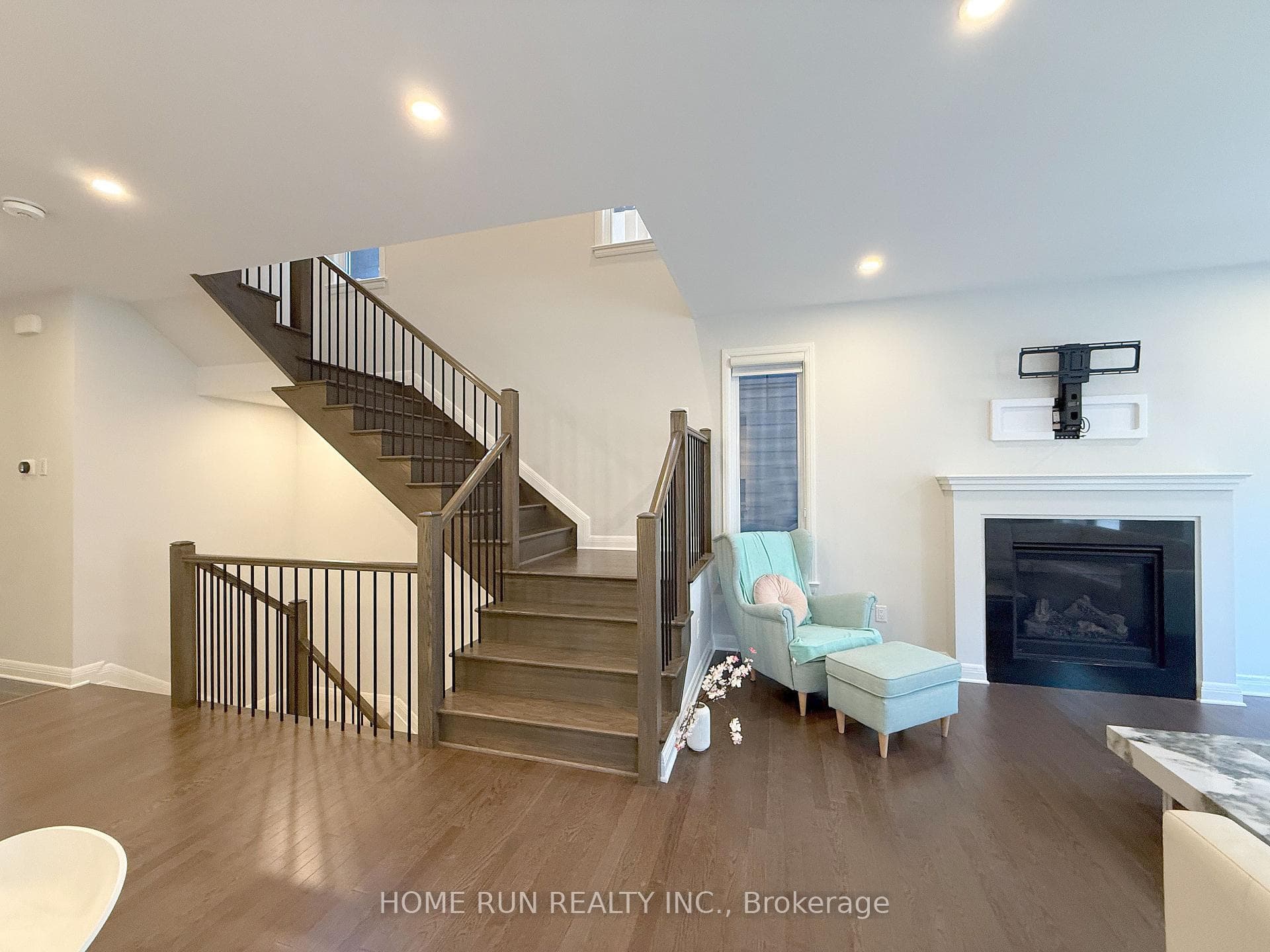322 Lysander Place photo 25