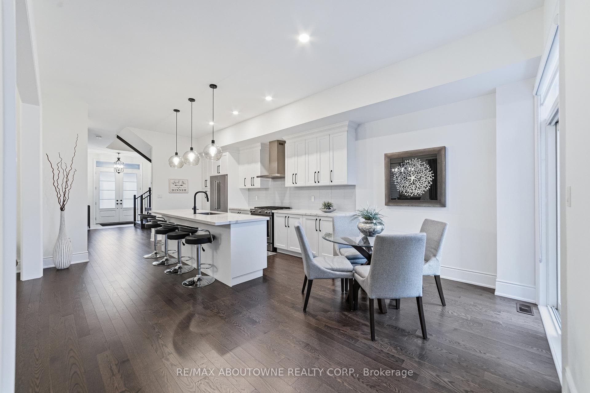 477 Parent Place photo 5