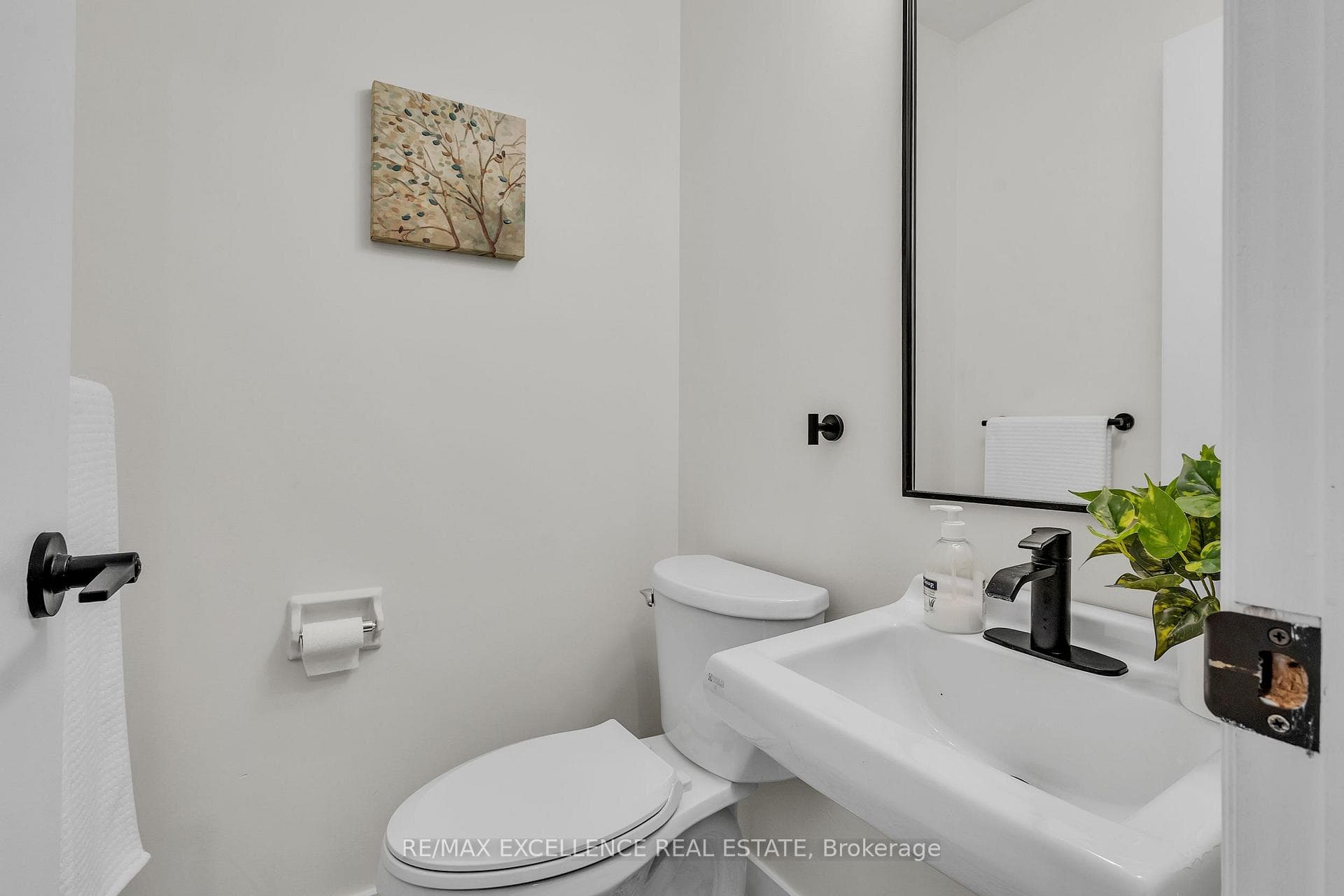 127 Acorn Crescent photo 23