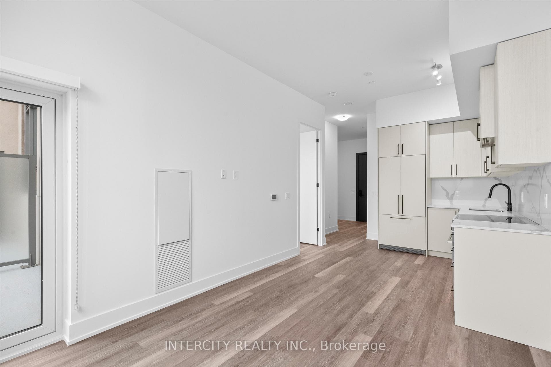 2075 King Road Unit 601 photo 7