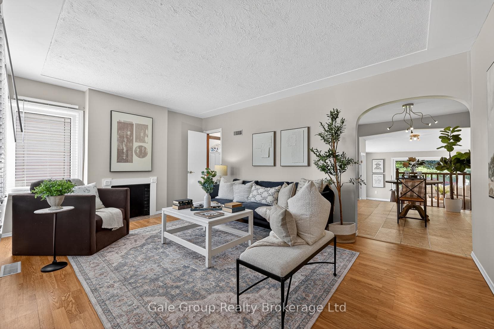 4021 Catherine Street photo 9