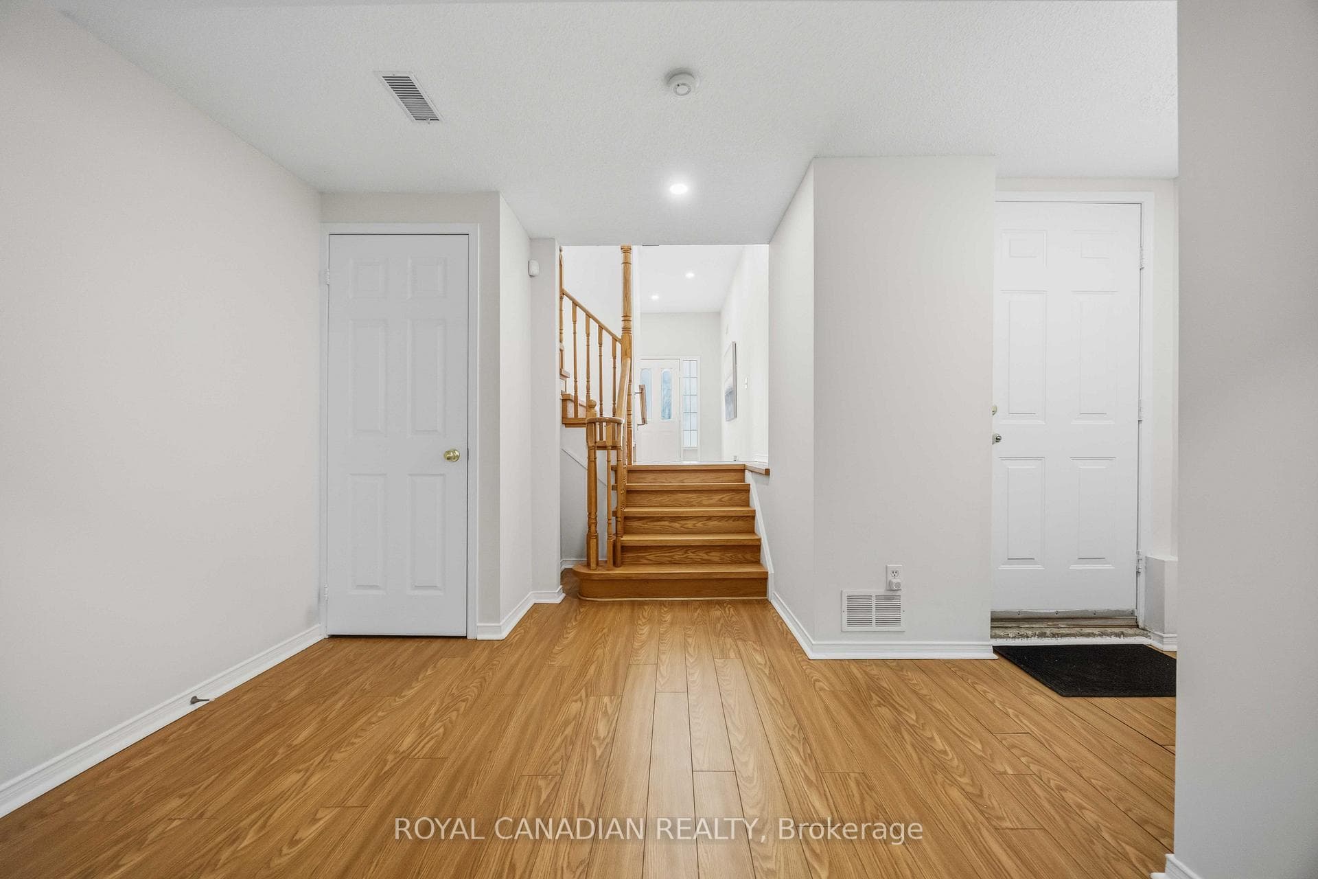 137 Stokely Crescent photo 9
