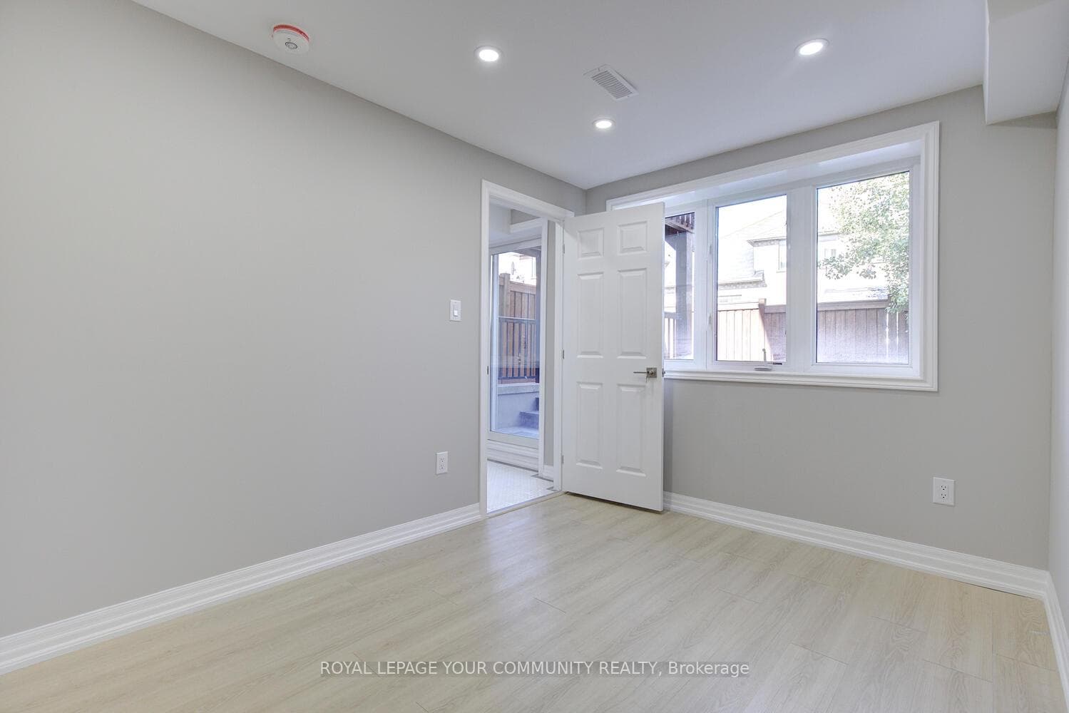 167 SIR SANFORD FLEMING Way photo 45