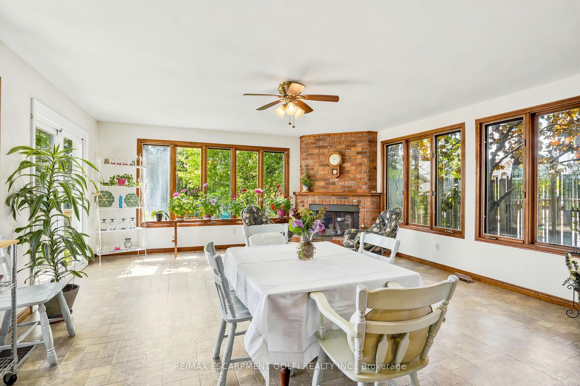 227 GLANCASTER Road photo 13