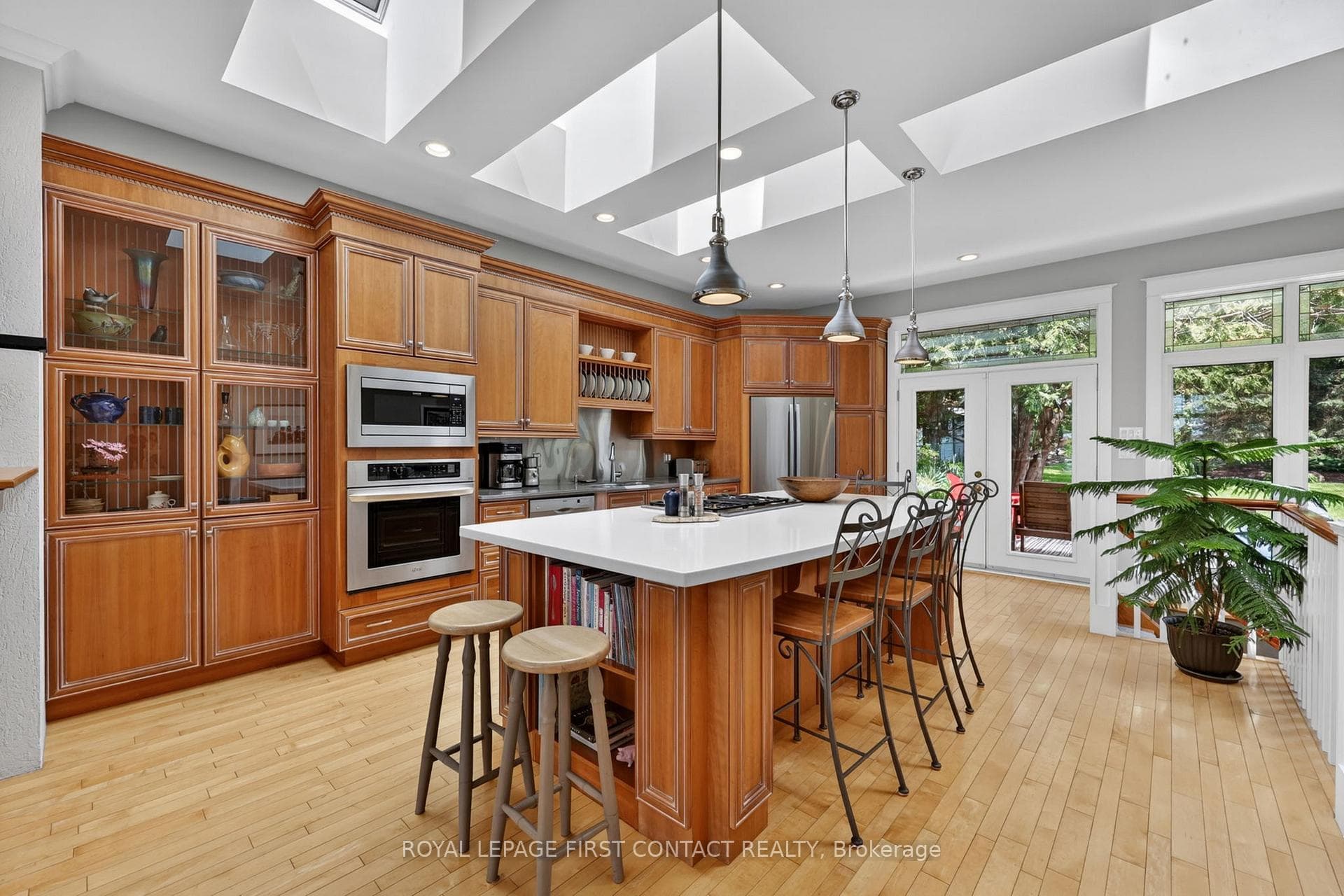162 Kempenfelt Drive photo 5