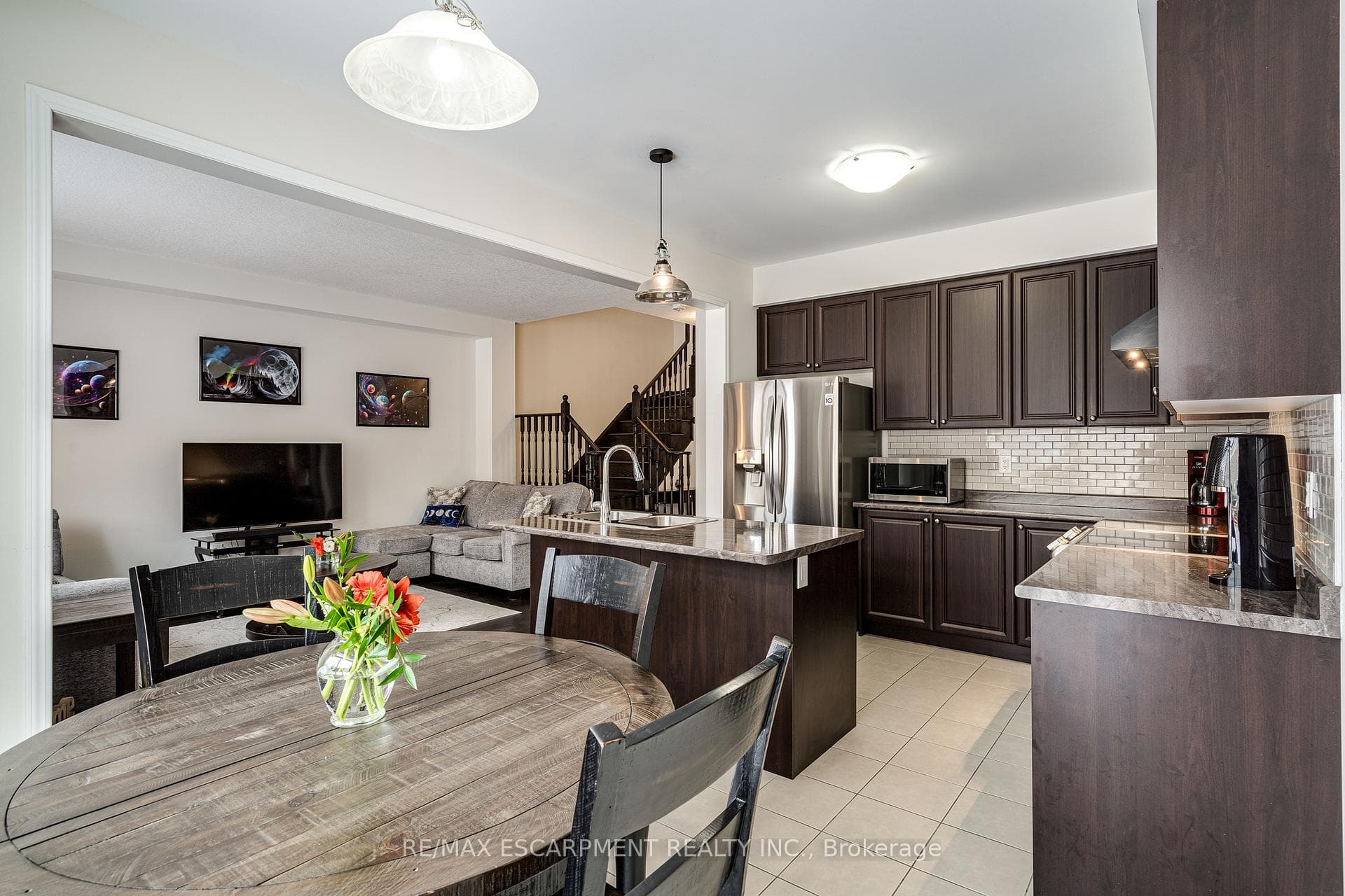 196 Kinsman Drive photo 20