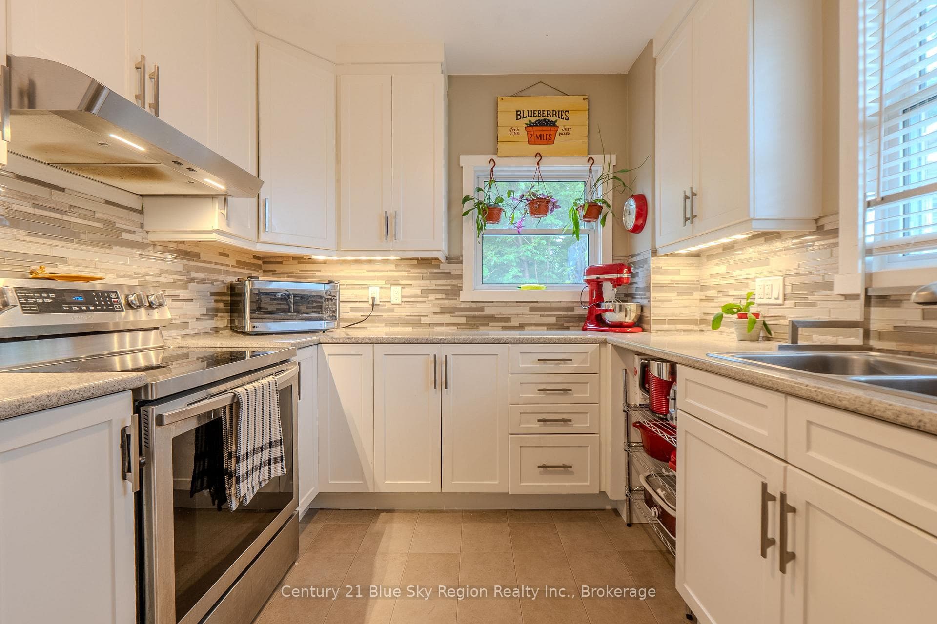 577 O'Brien Street photo 12