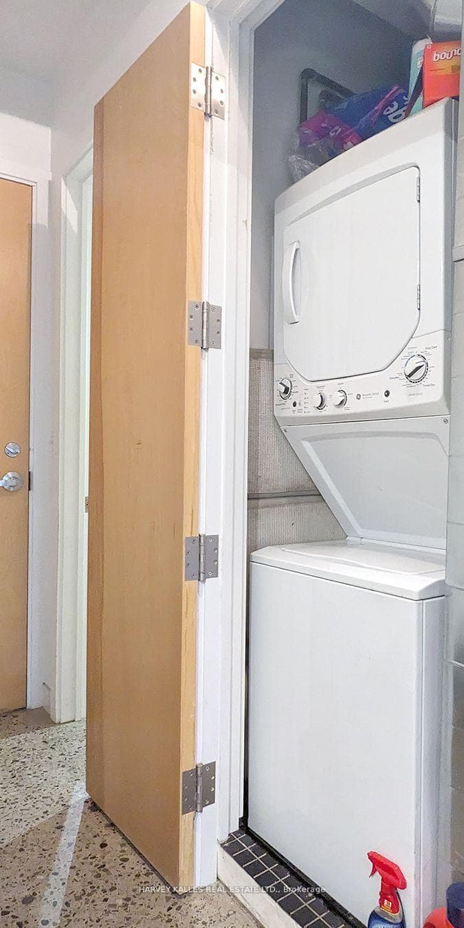 214 Bathurst Street Unit 2B photo 11
