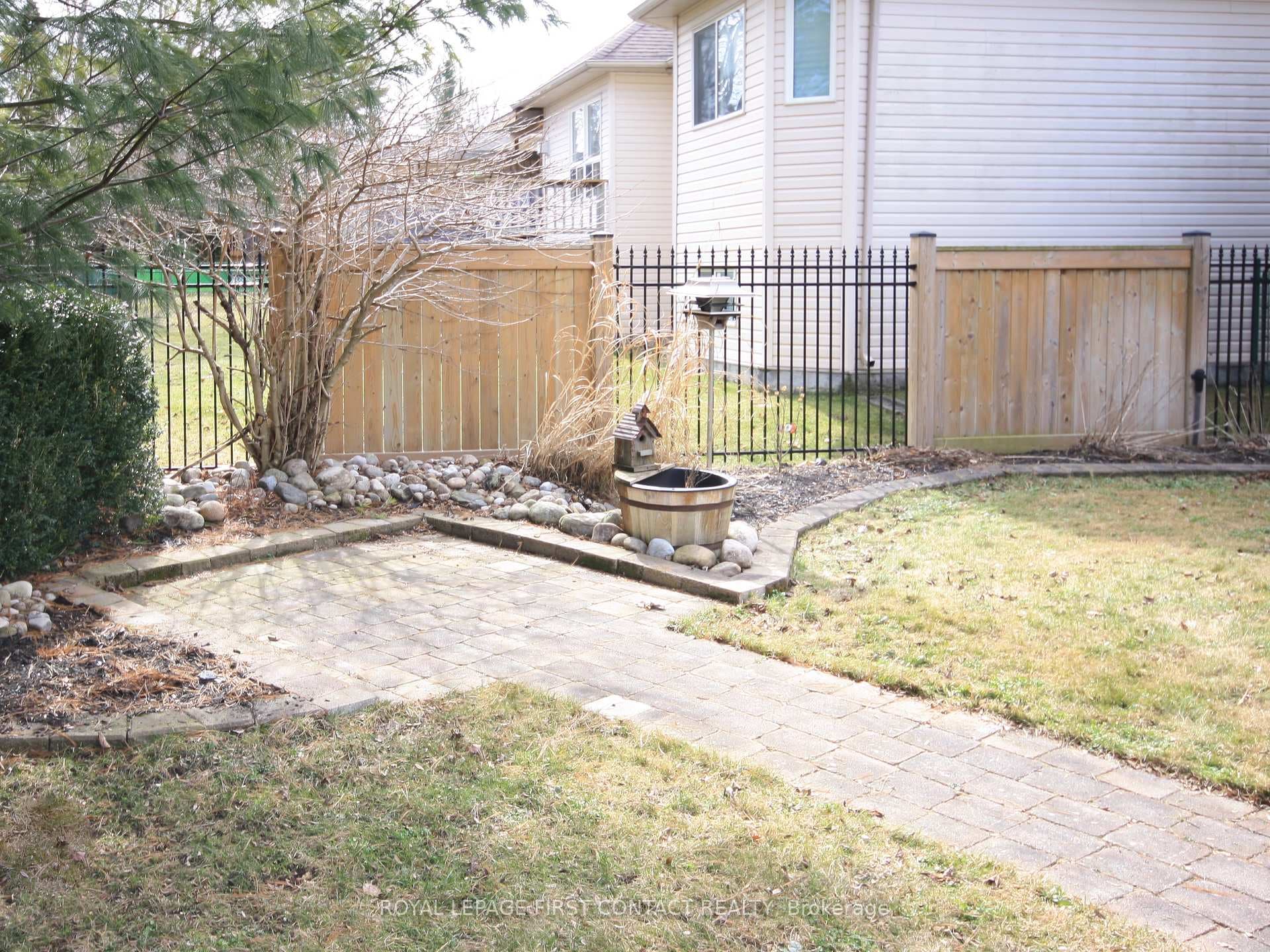 118 Silver Birch Avenue photo 27