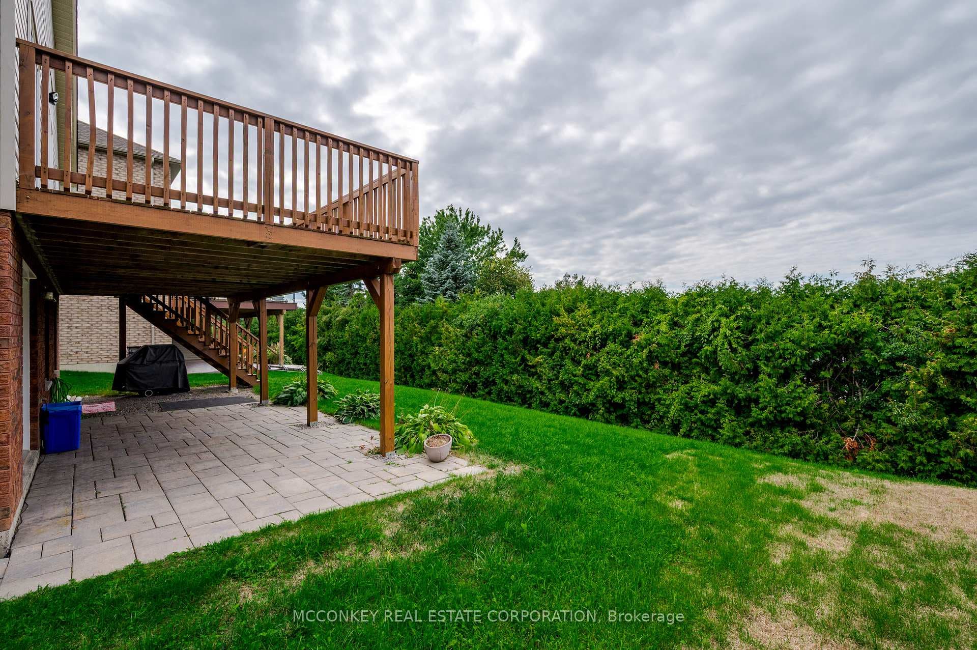 1563 Scollard Crescent photo 24