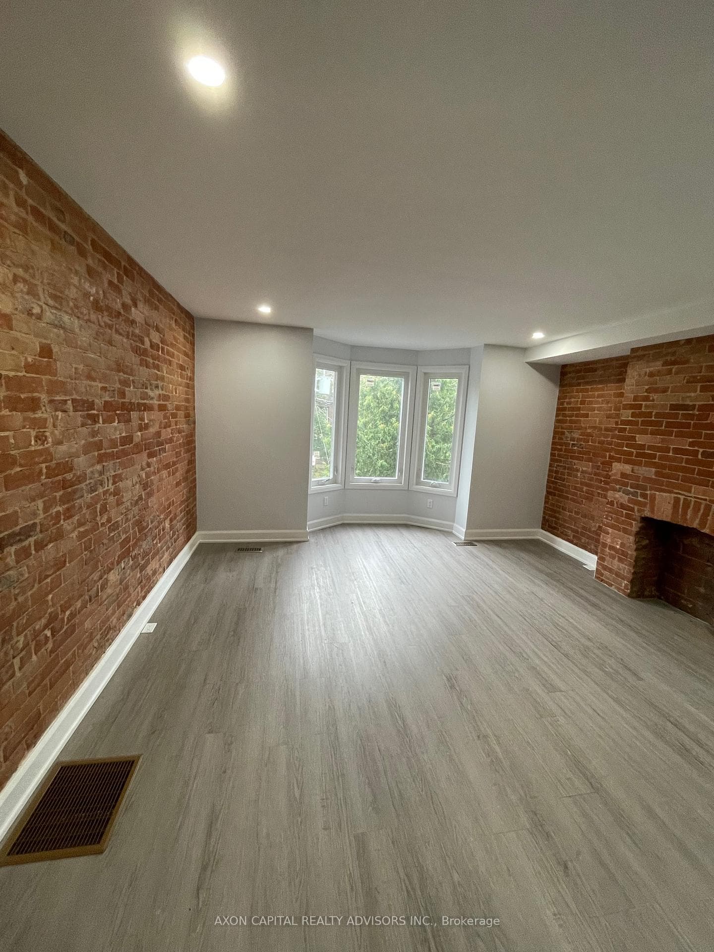 490 Gladstone Avenue Unit Upper photo 3