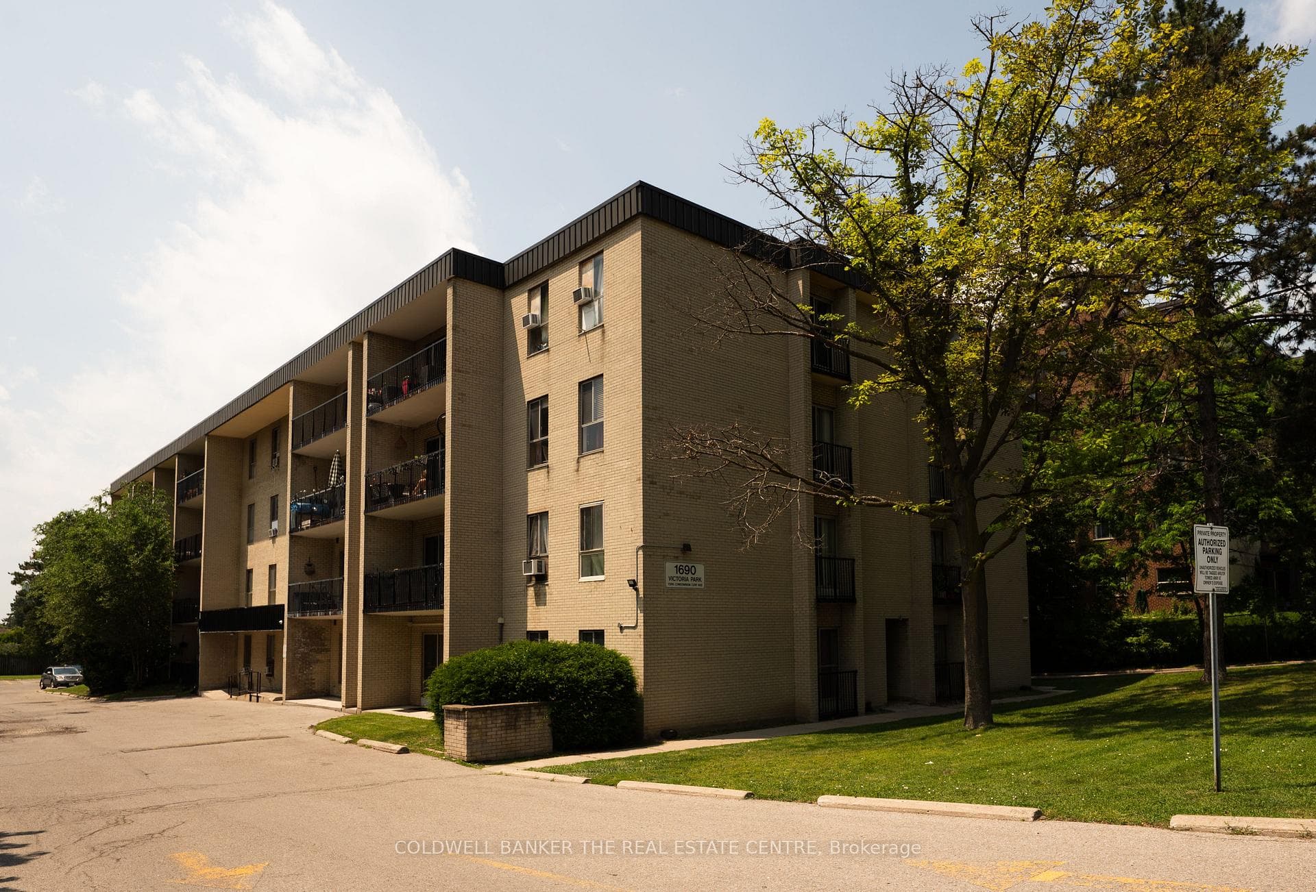 1690 Victoria Park Avenue Unit 404 photo 2