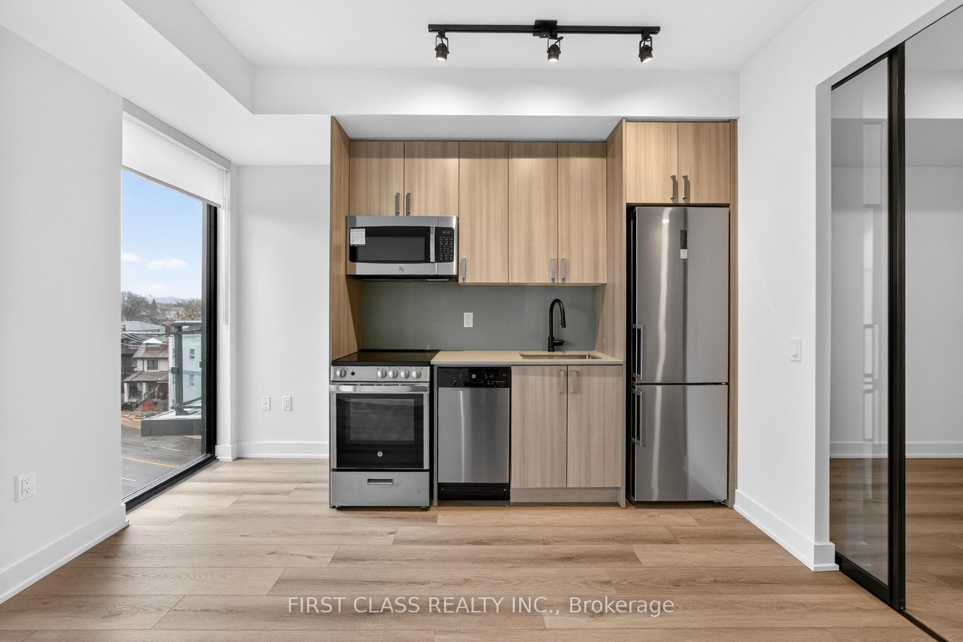 758 Dovercourt Road Unit 610 photo 7