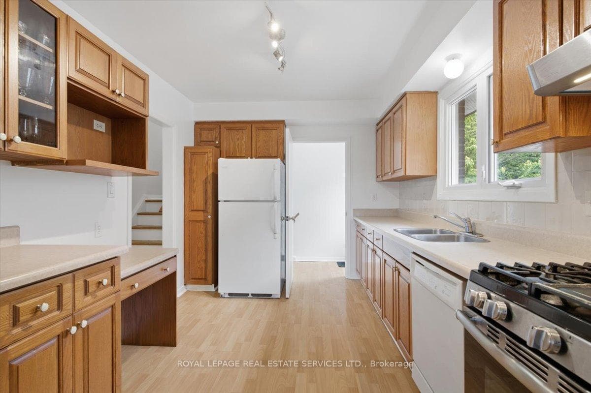1 Rosegrove Place photo 9