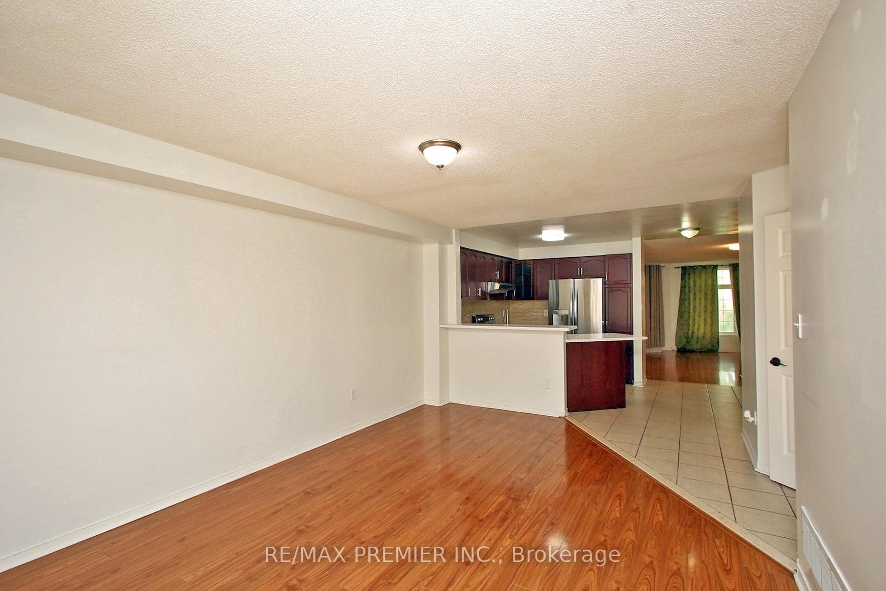 205 Equator Crescent photo 8