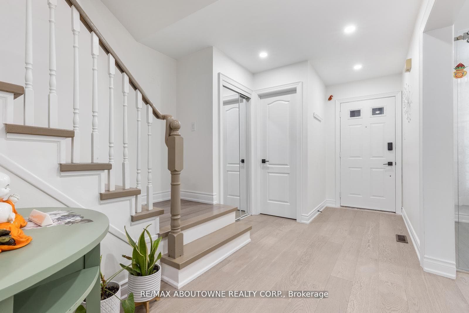 1118 Avondale Drive photo 4