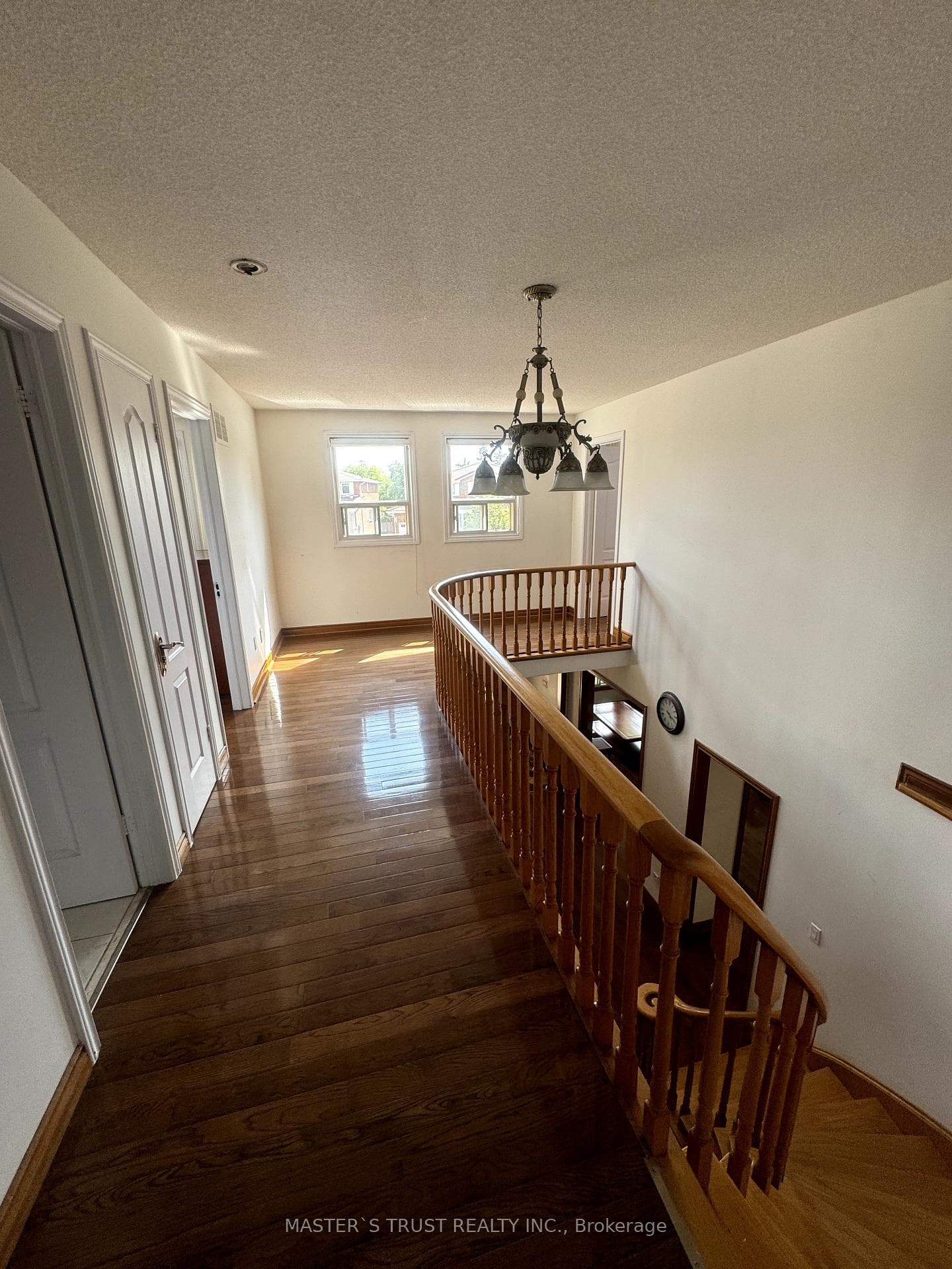 28 Saint Ives Court photo 8