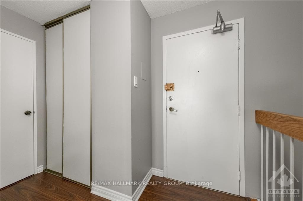 2650 SOUTHVALE Crescent Unit 404 photo 3