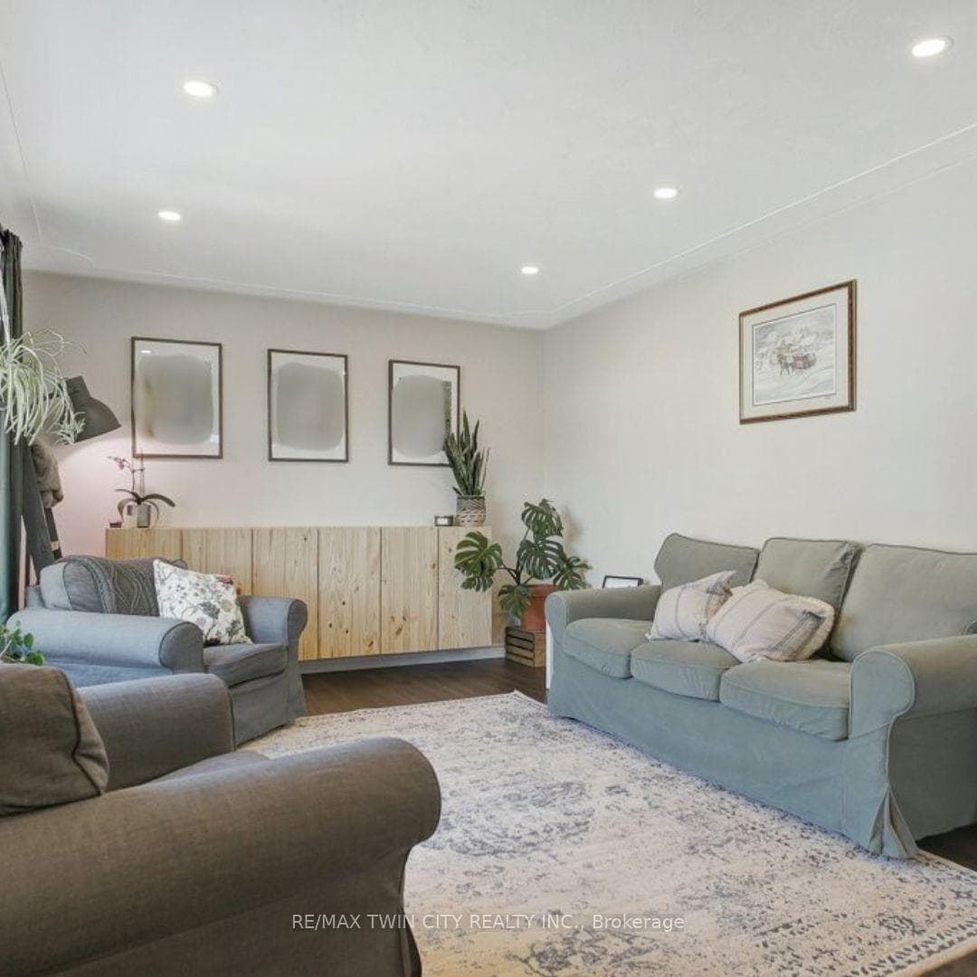 49 Ballantyne Avenue photo 3