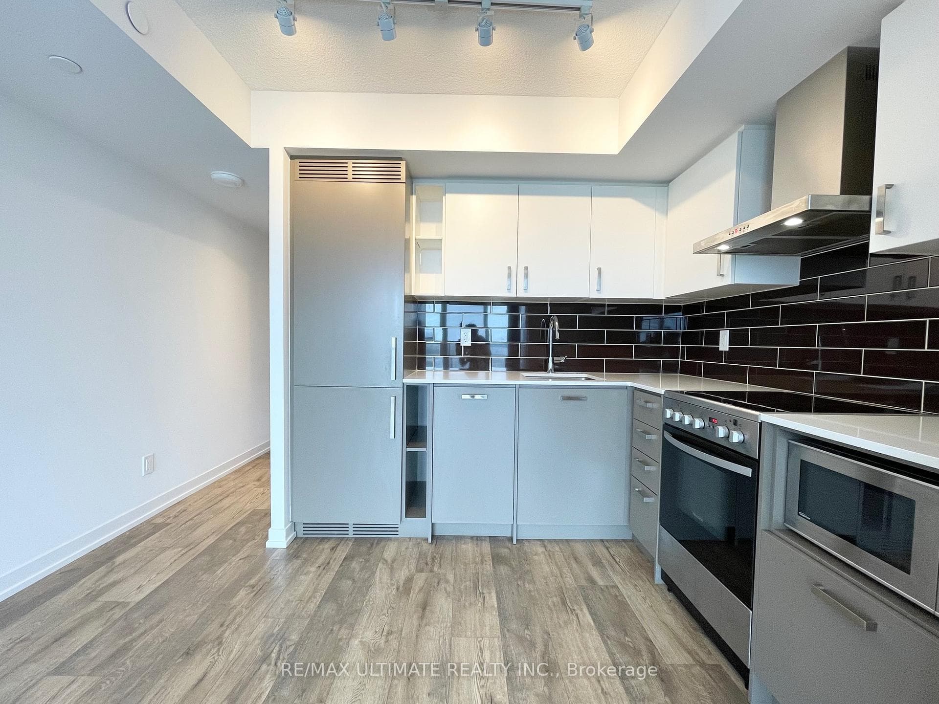 125 Redpath Avenue Unit 2512 photo 10