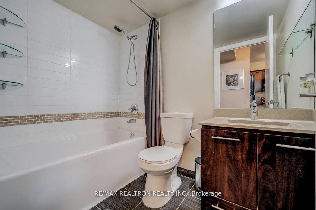 135 Village Green Square Unit 824 photo 20