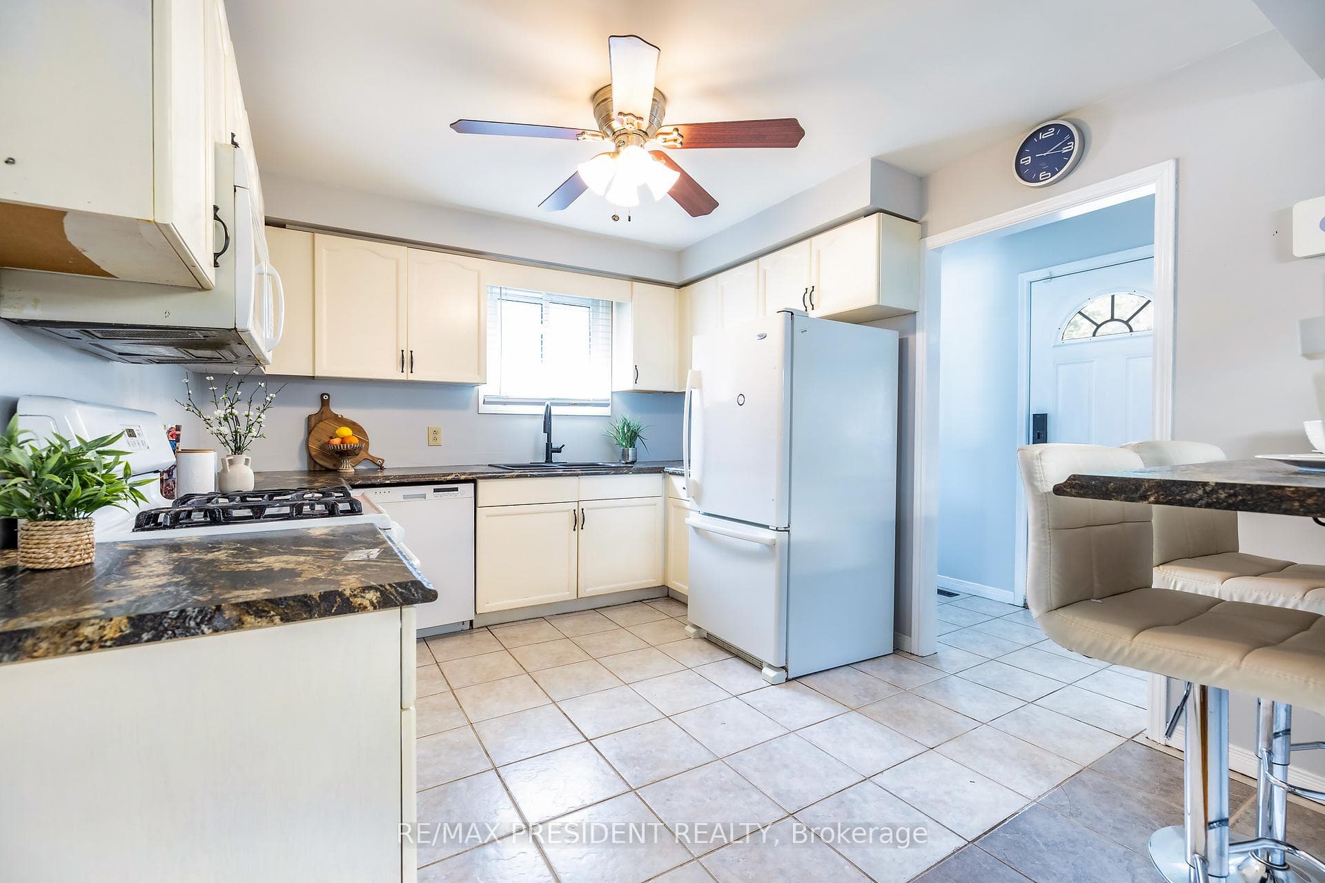 146 Sandringham Drive photo 13