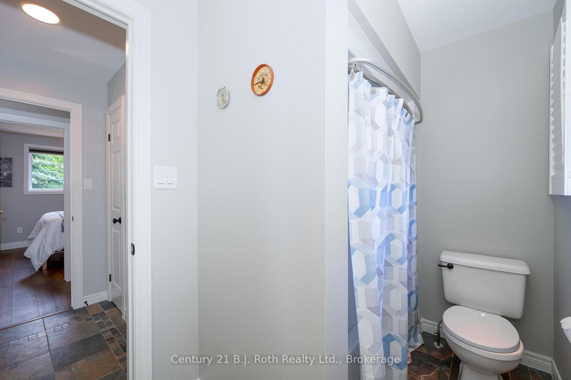 2nd Floor Main Bath